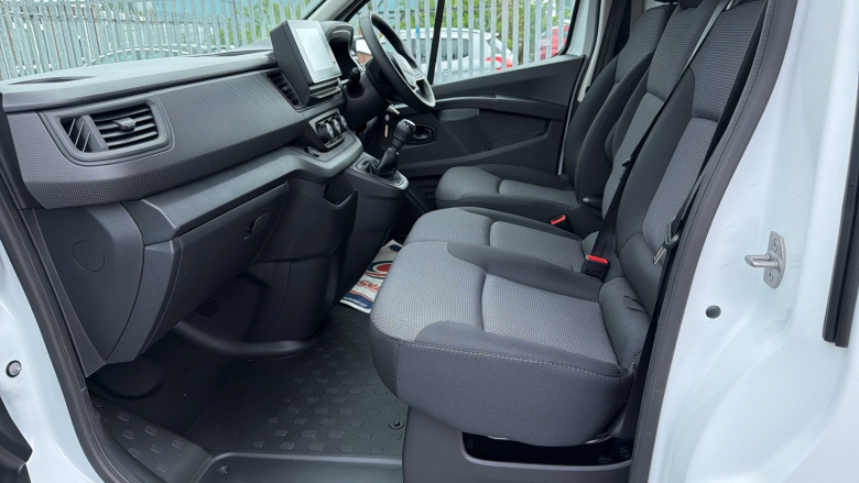 Renault Trafic Swb Diesel SL30 Blue dCi 130 Advance [Safety] Van